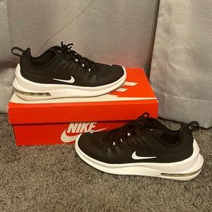 Nike Air Max Axis
